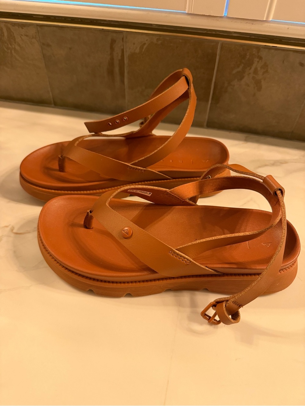 Reef Vista Luxe Sierra Women's Leather Brown Sandals, sz 7 W, worn once. - Picture 2 of 5